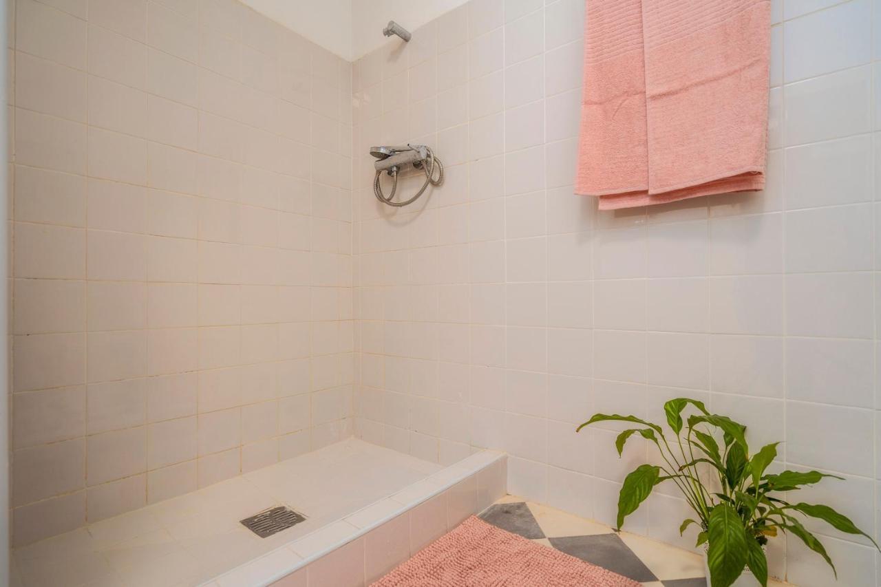 Female Hostel Фару Екстер'єр фото